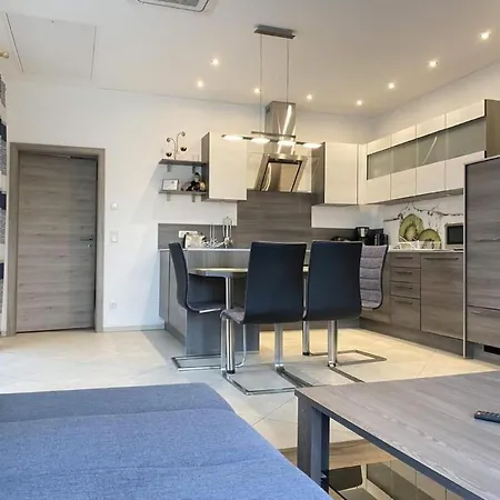In Heselbach Mit Grill- Whirlpool Und Garten By Interhome Wackersdorf