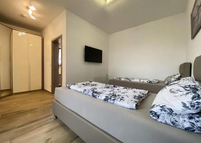 In Heselbach Mit Grill- Whirlpool Und Garten By Interhome Lejlighed *