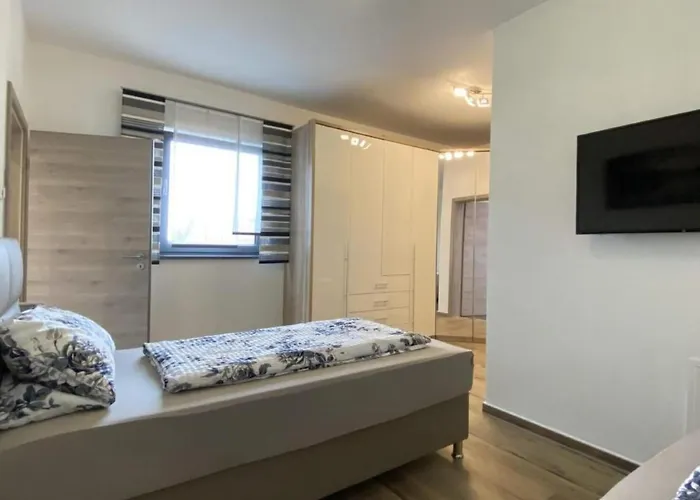 In Heselbach Mit Grill- Whirlpool Und Garten By Interhome Lejlighed Wackersdorf
