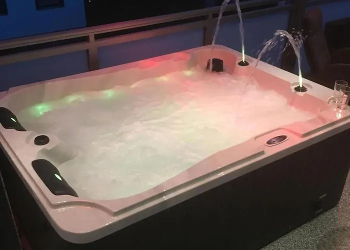 In Heselbach Mit Grill- Whirlpool Und Garten By Interhome Lejlighed *